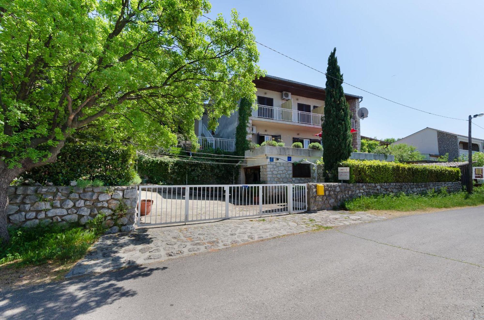 Apartments And Room Luka Кленовица Екстериор снимка