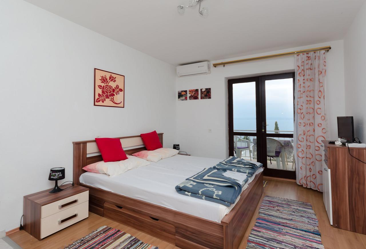 Apartments And Room Luka Кленовица Екстериор снимка
