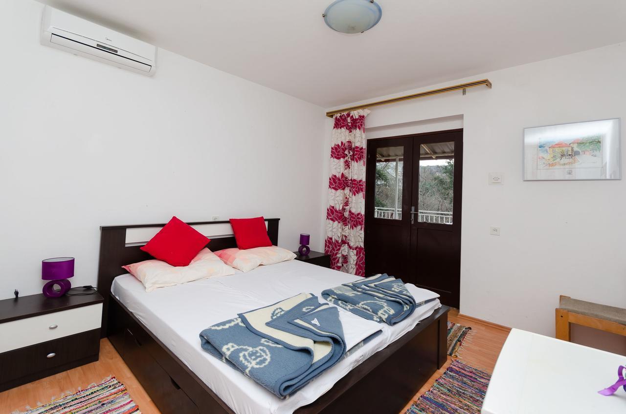 Apartments And Room Luka Кленовица Екстериор снимка
