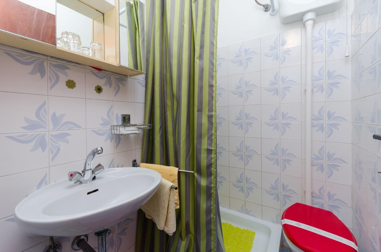 Apartments And Room Luka Кленовица Екстериор снимка