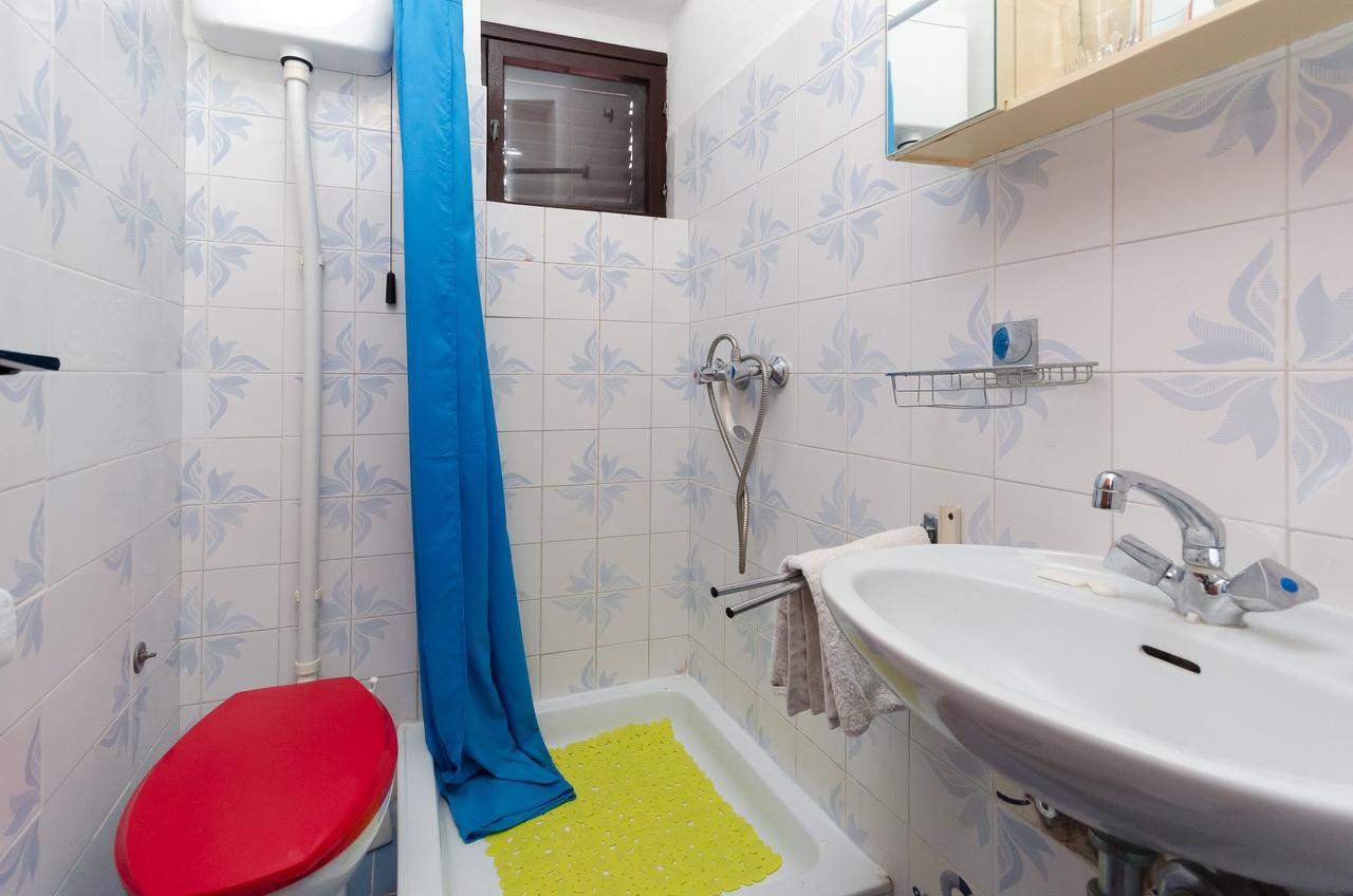 Apartments And Room Luka Кленовица Екстериор снимка