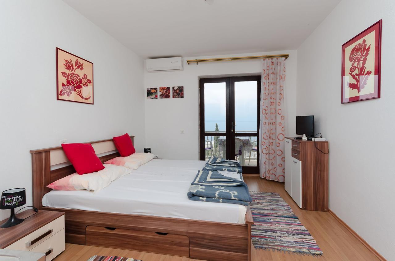 Apartments And Room Luka Кленовица Екстериор снимка